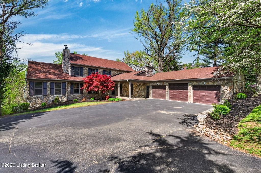 Photo of 3 Scenic Hill Ct, Prospect, KY 40059 (MLS # 1713974)