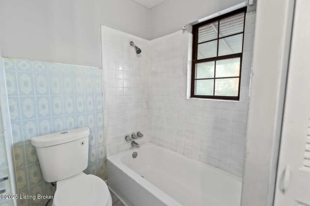 Louisville, Kentucky 40211, United States, 3 Bedrooms Bedrooms, ,2 BathroomsBathrooms,Residential,Active,143482