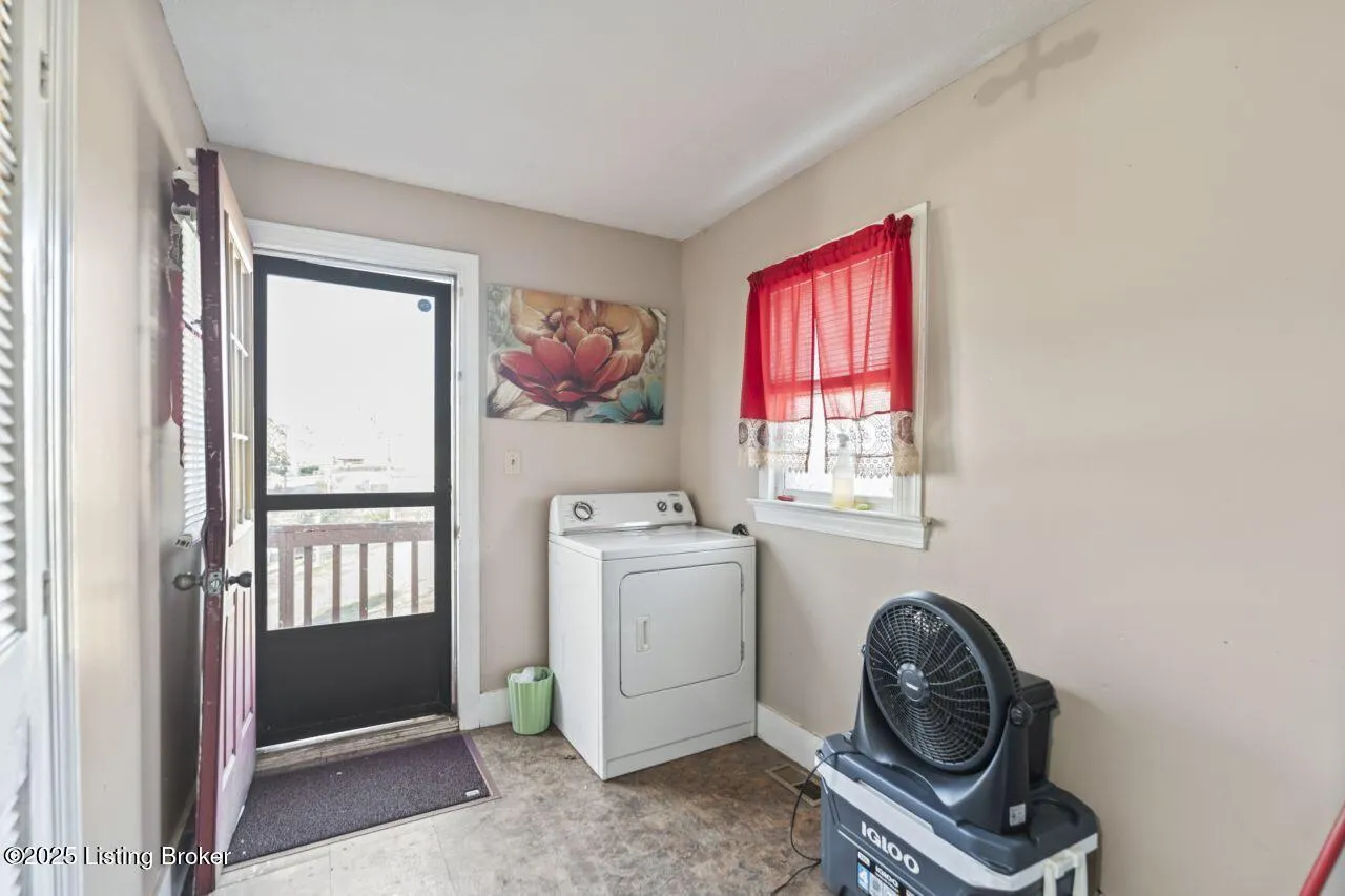 Louisville, Kentucky 40211, United States, 3 Bedrooms Bedrooms, ,2 BathroomsBathrooms,Residential,Active,143482