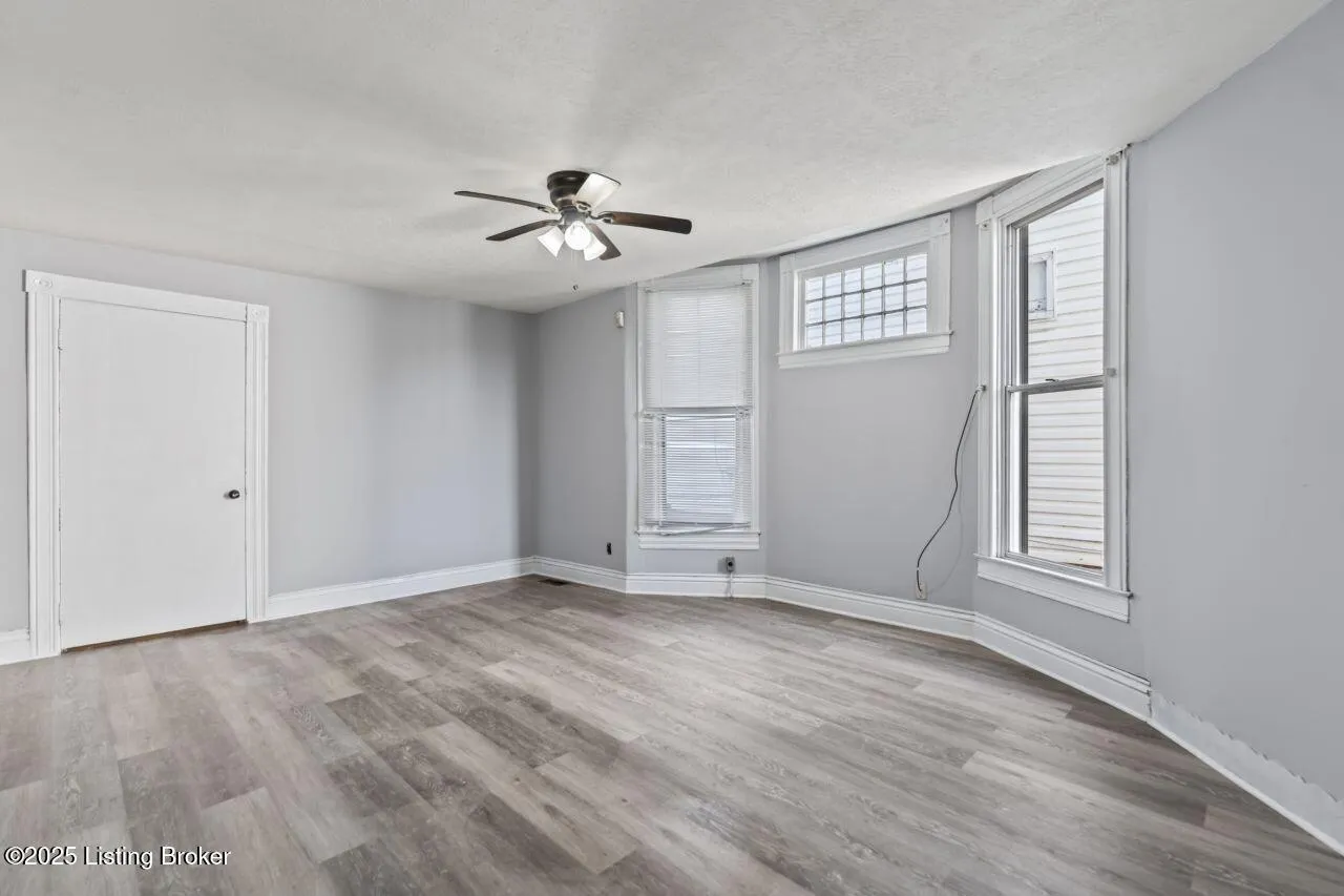 Louisville, Kentucky 40211, United States, 3 Bedrooms Bedrooms, ,2 BathroomsBathrooms,Residential,Active,143482