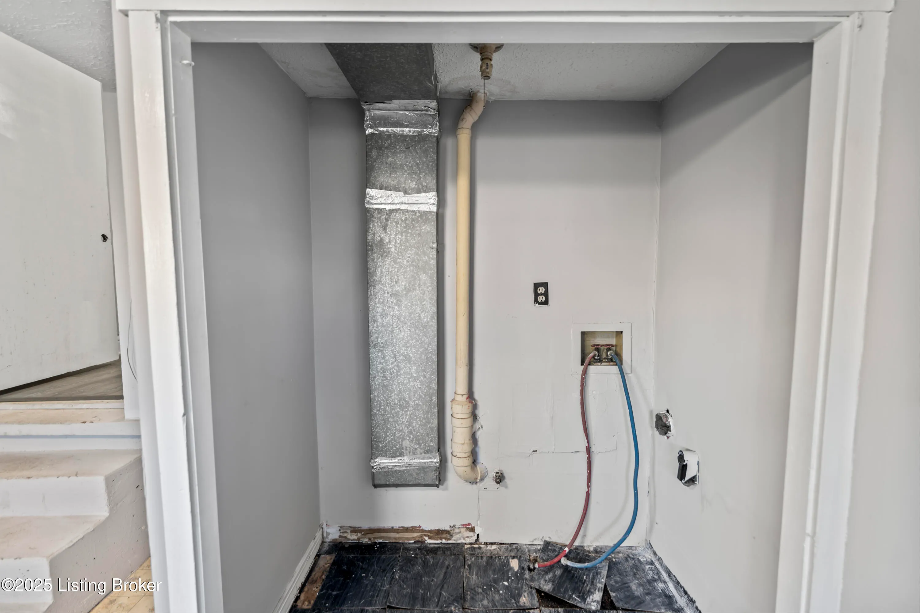 Louisville, Kentucky 40211, United States, 3 Bedrooms Bedrooms, ,2 BathroomsBathrooms,Residential,Active,143482