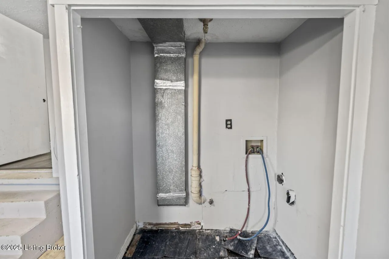 Louisville, Kentucky 40211, United States, 3 Bedrooms Bedrooms, ,2 BathroomsBathrooms,Residential,Active,143482