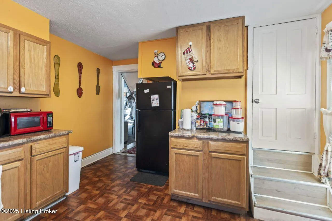 Louisville, Kentucky 40211, United States, 3 Bedrooms Bedrooms, ,2 BathroomsBathrooms,Residential,Active,143482