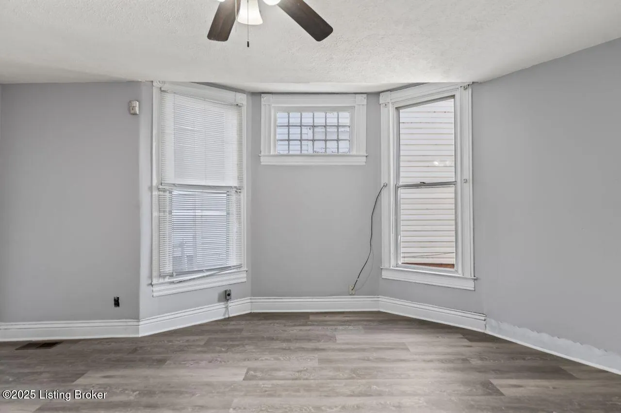 Louisville, Kentucky 40211, United States, 3 Bedrooms Bedrooms, ,2 BathroomsBathrooms,Residential,Active,143482