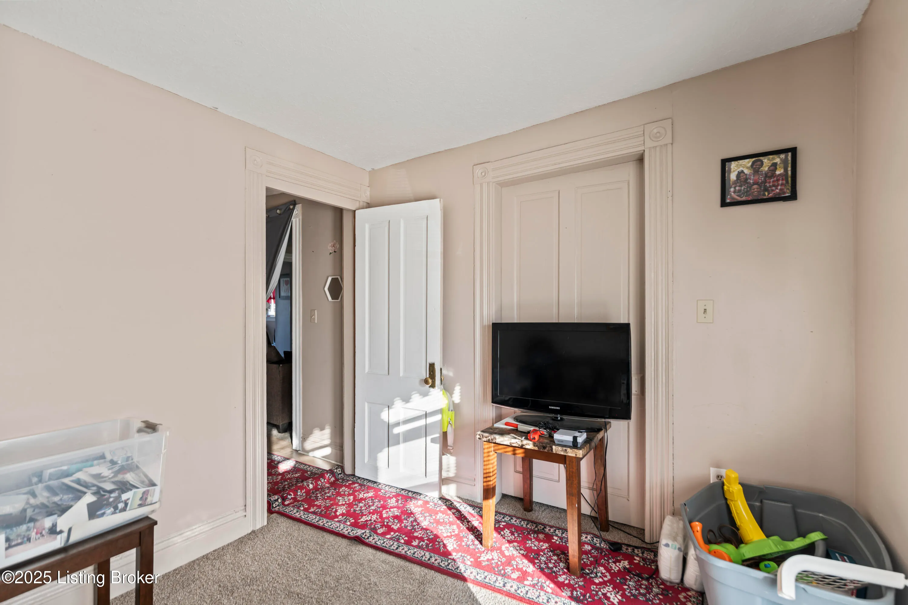 Louisville, Kentucky 40211, United States, 3 Bedrooms Bedrooms, ,2 BathroomsBathrooms,Residential,Active,143482