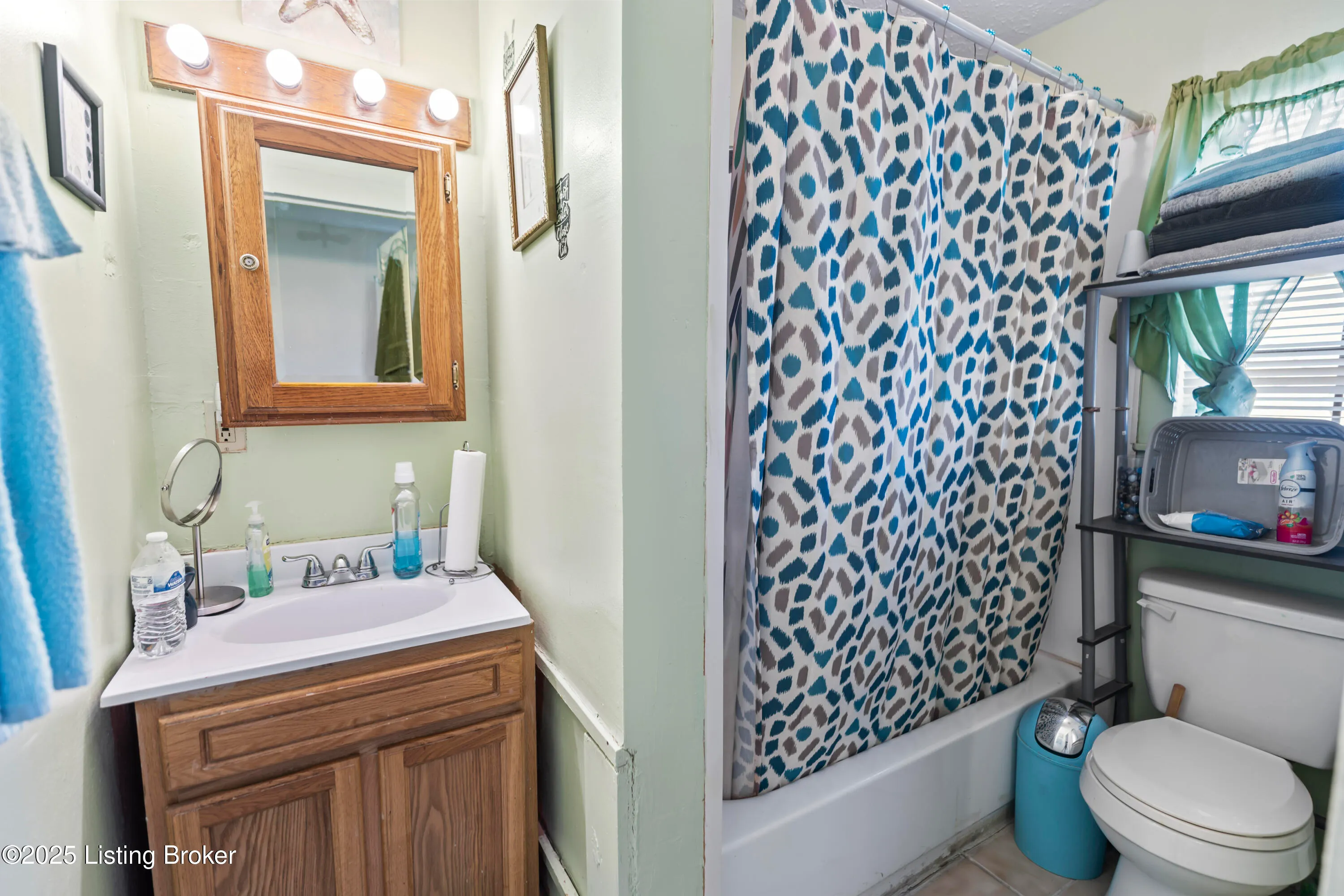 Louisville, Kentucky 40211, United States, 3 Bedrooms Bedrooms, ,2 BathroomsBathrooms,Residential,Active,143482