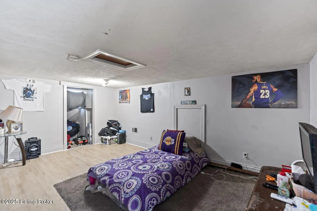 Louisville, Kentucky 40211, United States, 3 Bedrooms Bedrooms, ,2 BathroomsBathrooms,Residential,Active,143482