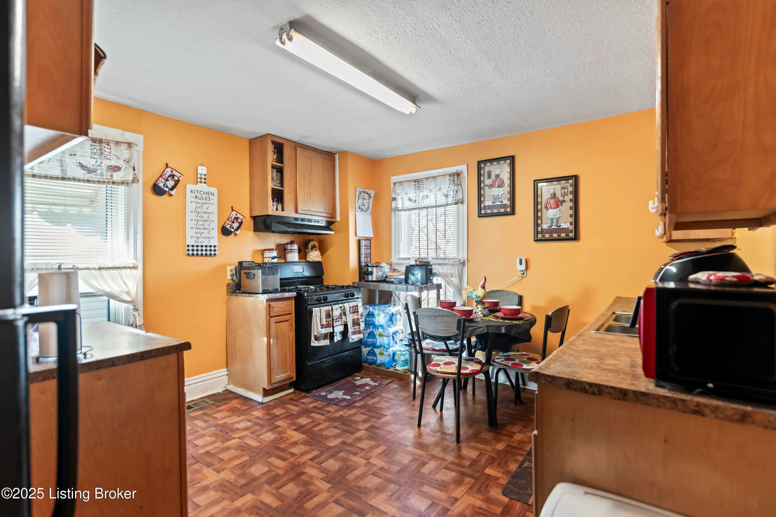 Louisville, Kentucky 40211, United States, 3 Bedrooms Bedrooms, ,2 BathroomsBathrooms,Residential,Active,143482