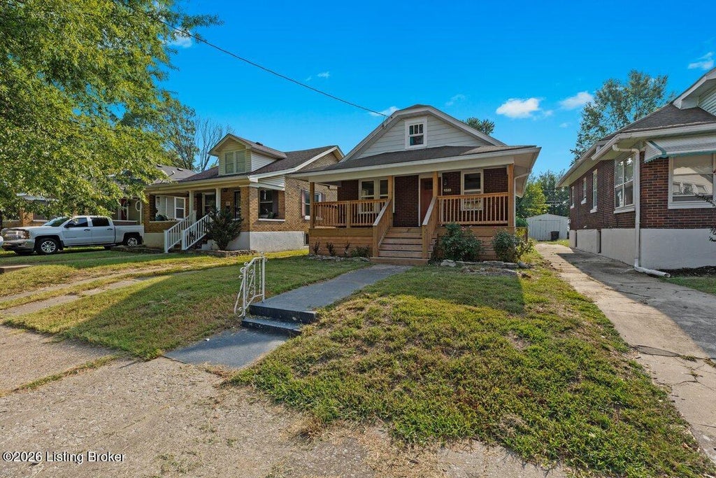Photo of 333 Glendora Ave, Louisville, KY 40212 (MLS # 1729630)