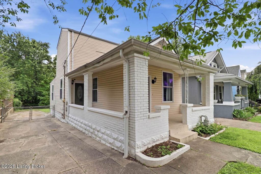 Photo of 1070 Highland Ave, Louisville, KY 40204 (MLS # 1721906)