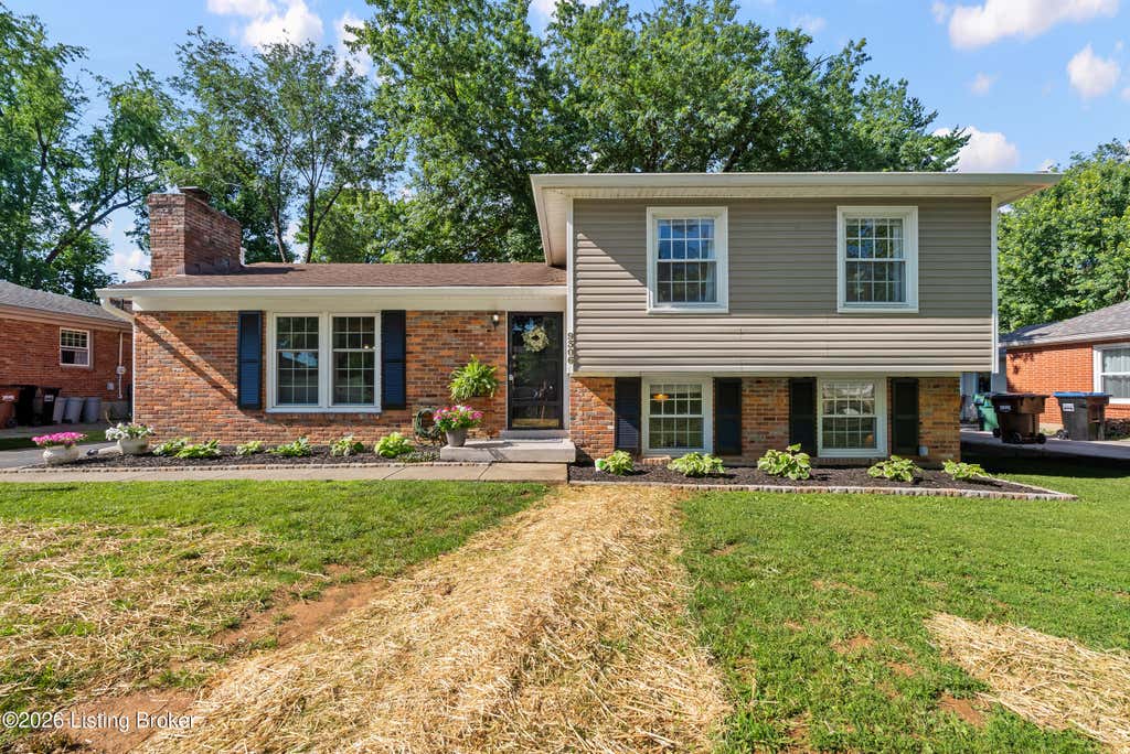 Photo of 9306 Trentham Ln, Louisville, KY 40242 (MLS # 1719497)