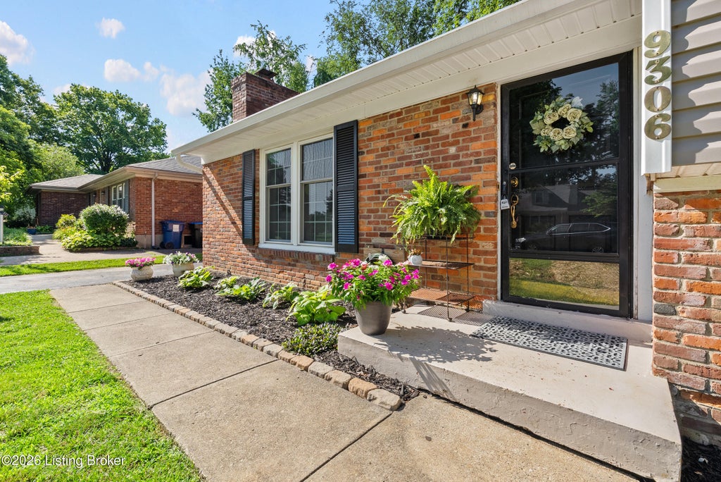 Photo of 9306 Trentham Ln, Louisville, KY 40242 (MLS # 1719497)