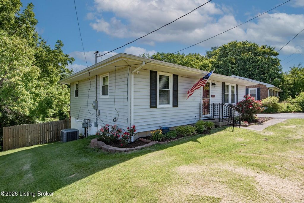 Photo of 1173 Hill St, Radcliff, KY 40160 (MLS # 1717406)