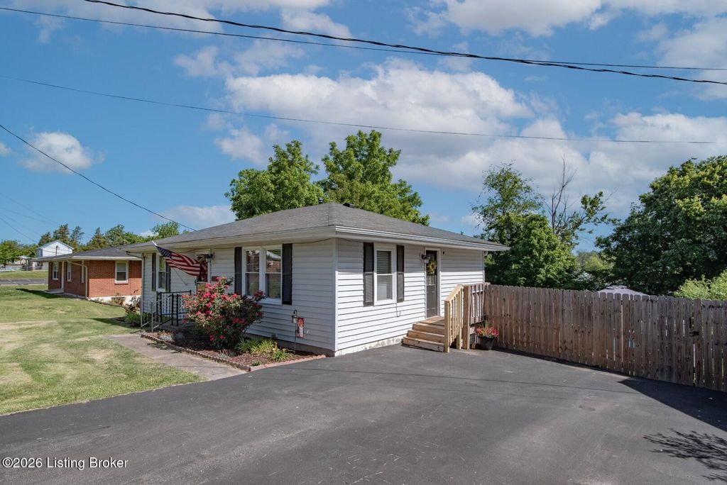 Photo of 1173 Hill St, Radcliff, KY 40160 (MLS # 1717406)
