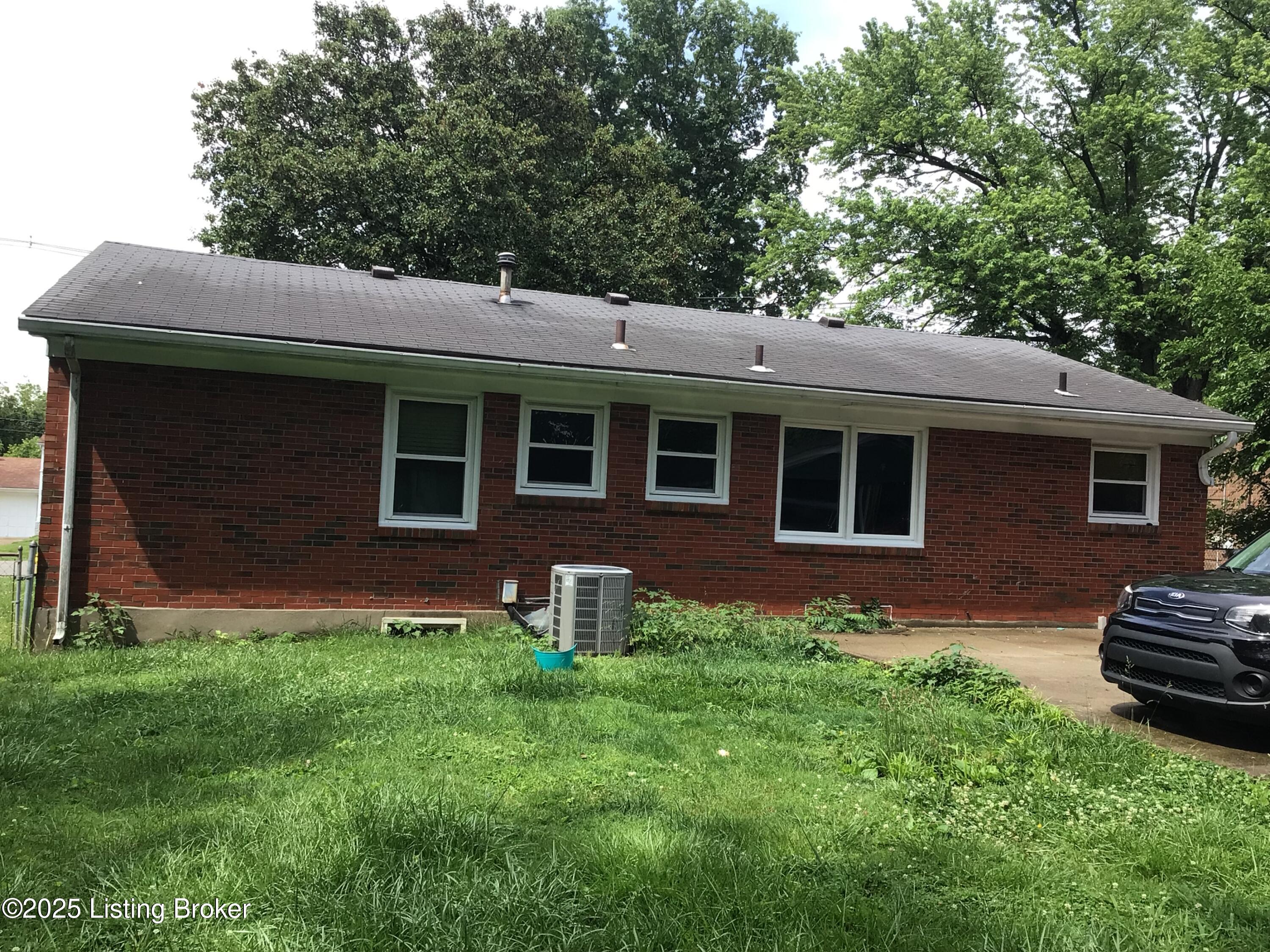 7008 Green Manor Dr, Louisville, Kentucky image 2