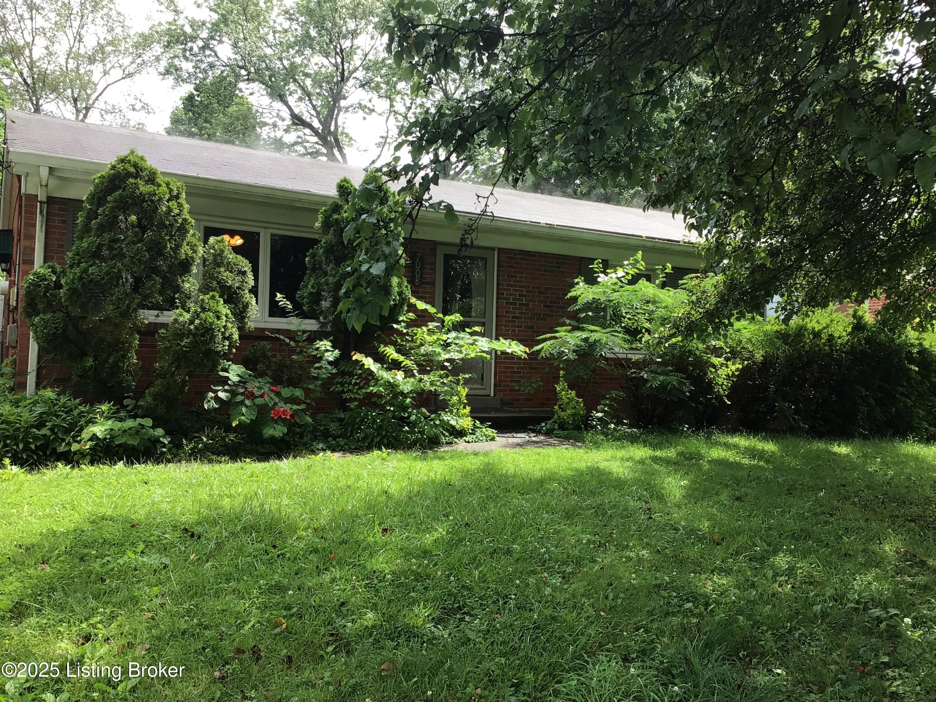 7008 Green Manor Dr, Louisville, Kentucky image 1