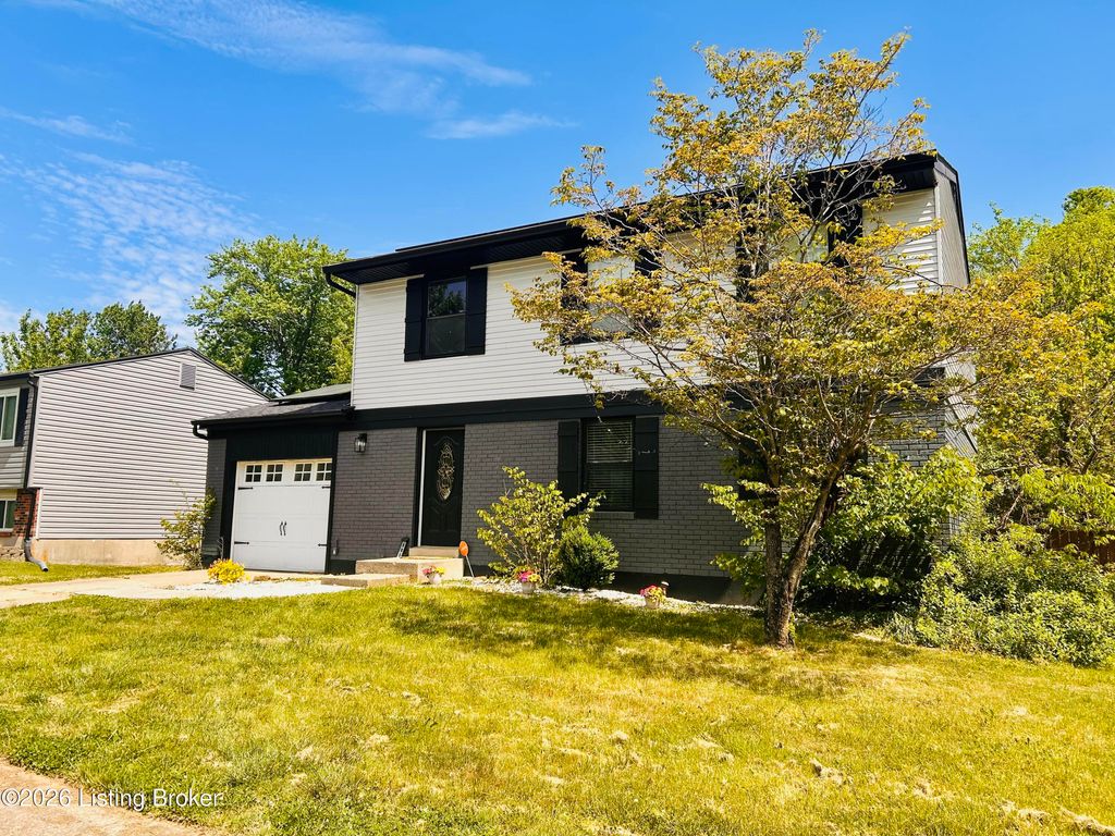 Photo of 8809 Old Ironsides Dr, Louisville, KY 40228 (MLS # 1718544)
