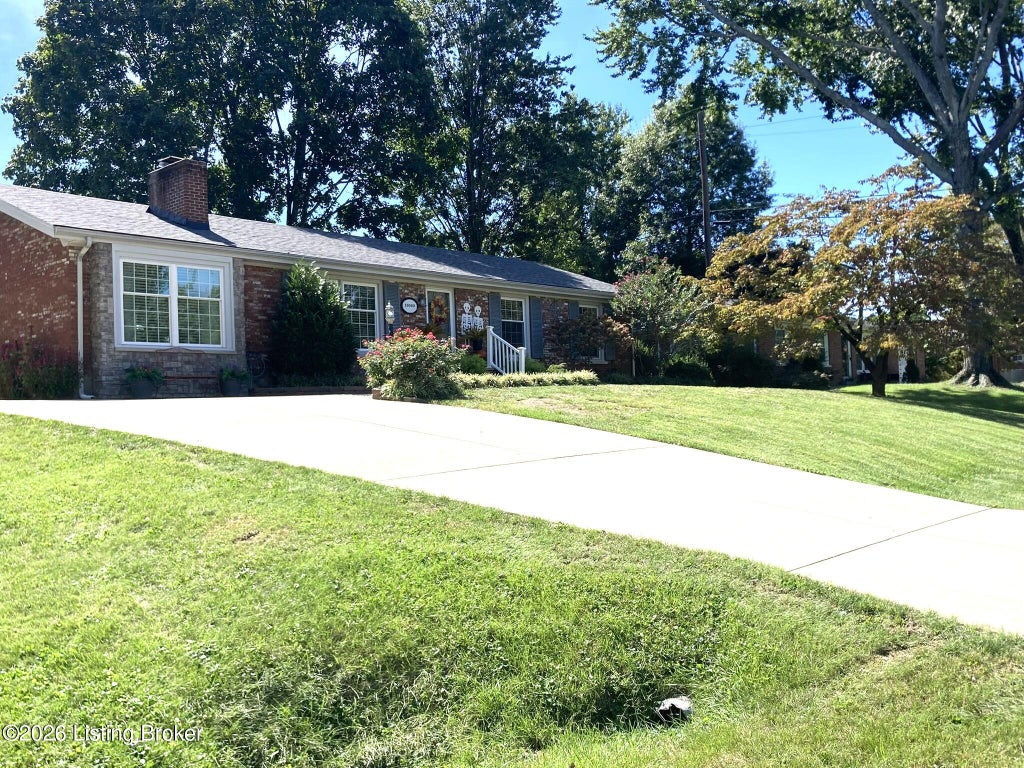 Photo of 10003 Silverwood Ln, Louisville, KY 40272 (MLS # 1730175)