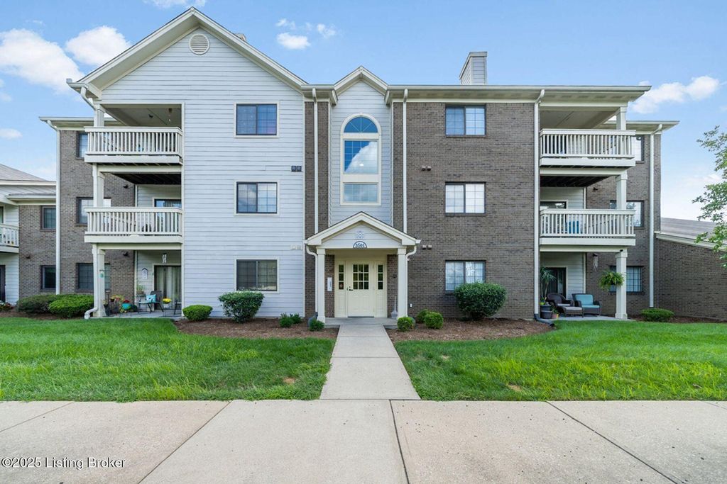 Photo of 3501 Lennox View Ct #310, Louisville, KY 40299 (MLS # 1714708)