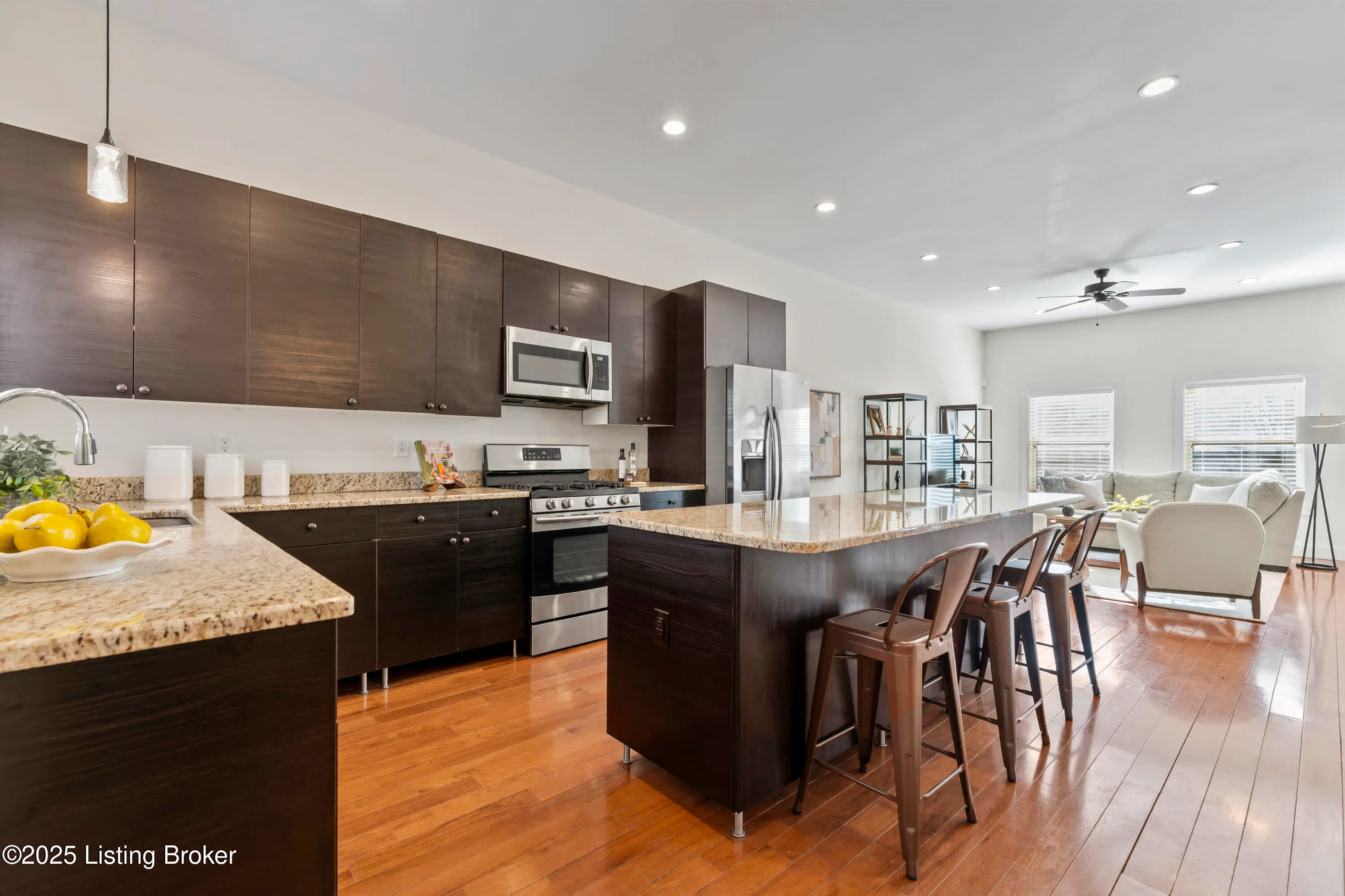 Louisville, Kentucky 40205, United States, 4 Bedrooms Bedrooms, ,4 BathroomsBathrooms,Residential,Active,77766