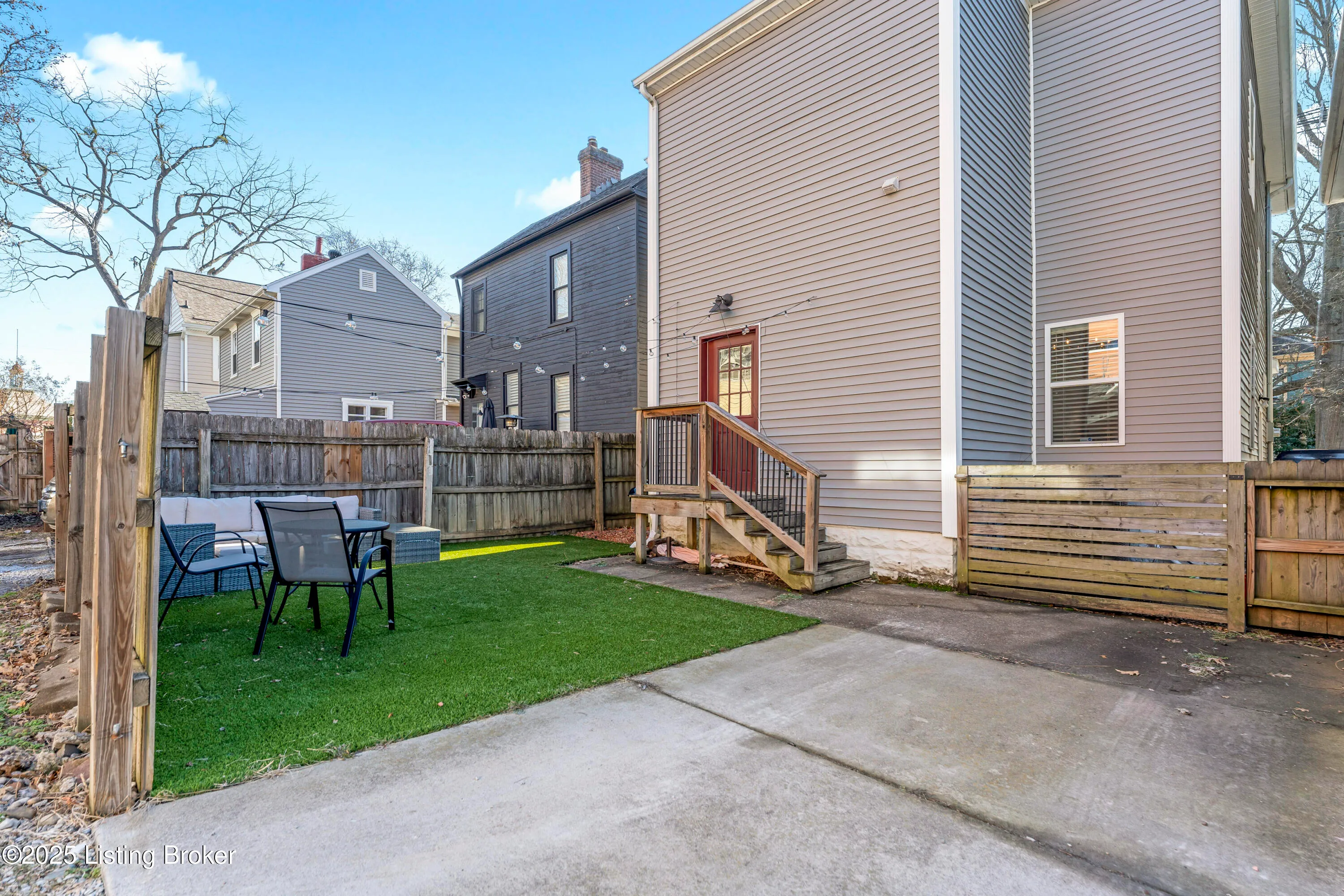 Louisville, Kentucky 40205, United States, 4 Bedrooms Bedrooms, ,4 BathroomsBathrooms,Residential,Active,77766