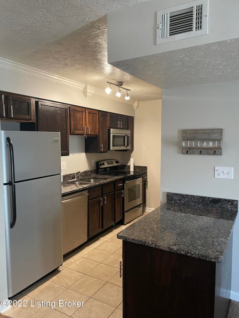 Condo For Rent - 9802 Whipps Mill Rd #2<br/> Jefferson County, Louisville, KY 40223