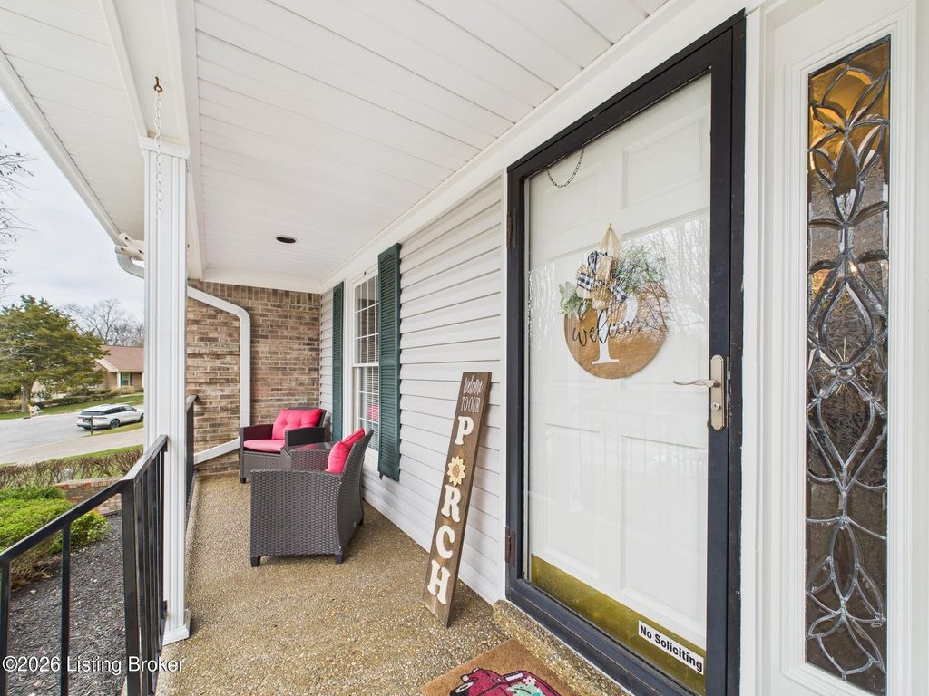 Photo of 9502 Farmstead Ln, Louisville, KY 40291 (MLS # 1706040)