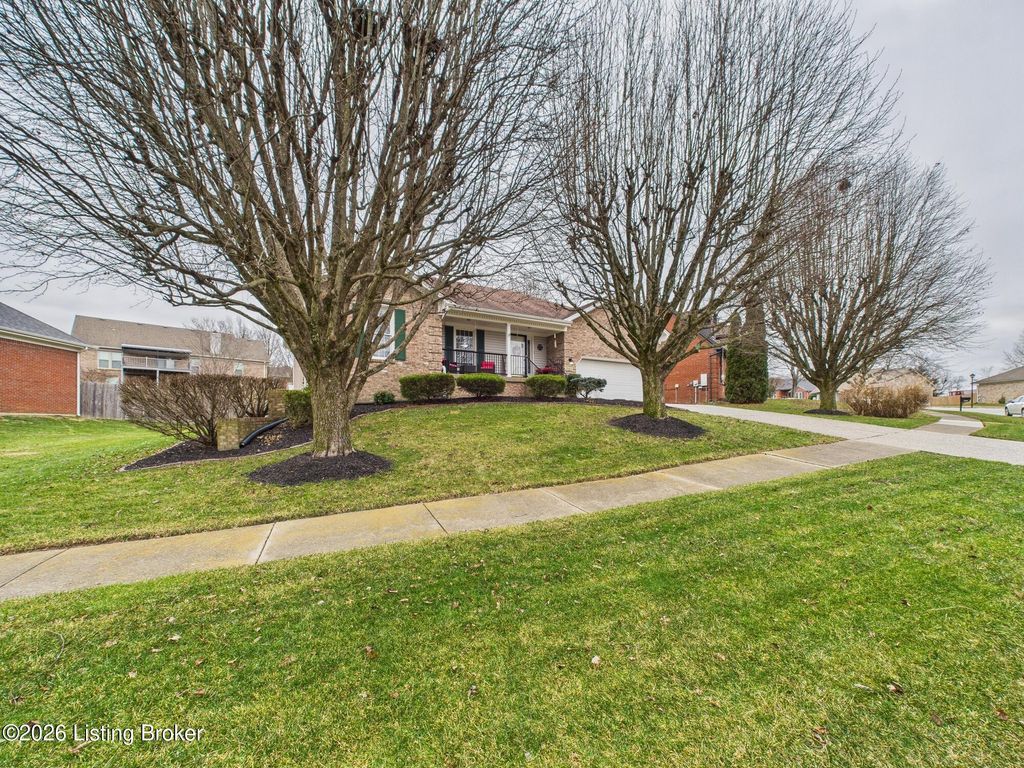 Photo of 9502 Farmstead Ln, Louisville, KY 40291 (MLS # 1706040)