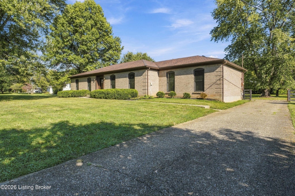 Photo of 7711 Commonwealth Dr, Crestwood, KY 40014 (MLS # 1731909)