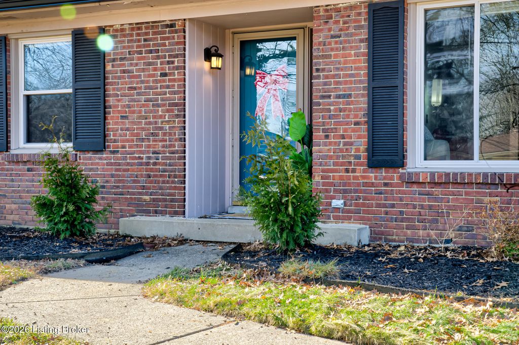 Photo of 7404 Arapaho Dr, Louisville, KY 40214 (MLS # 1708899)