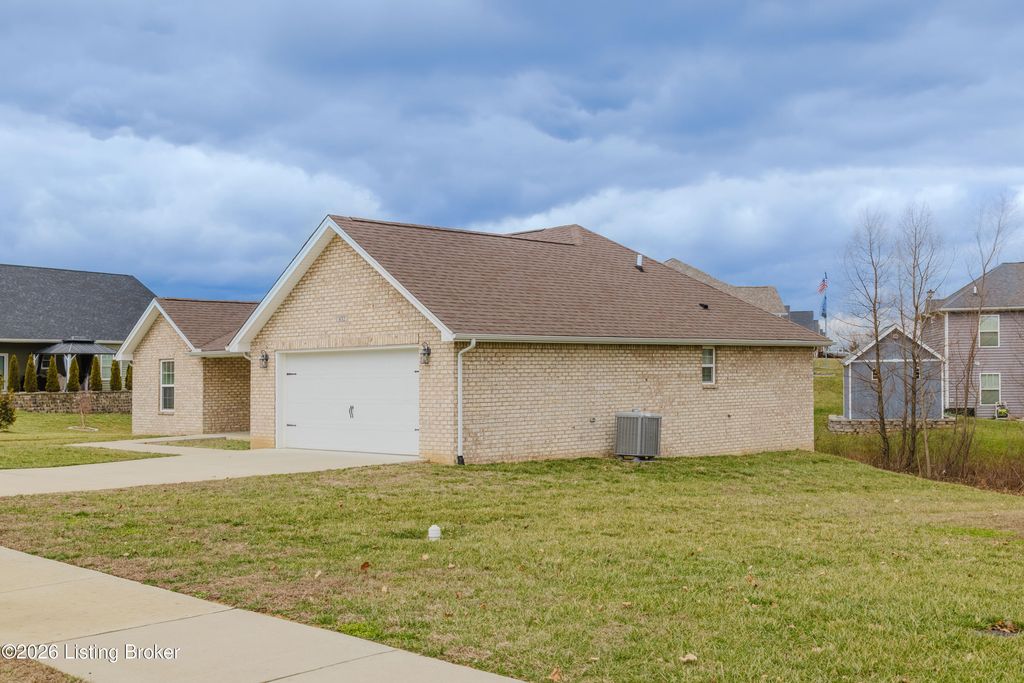 Photo of 632 Tristan Ln, Elizabethtown, KY 42701 (MLS # 1707207)