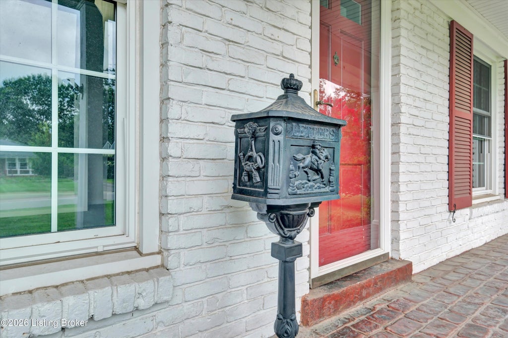 Photo of 6901 Greenlawn Rd, Louisville, KY 40222 (MLS # 1724820)