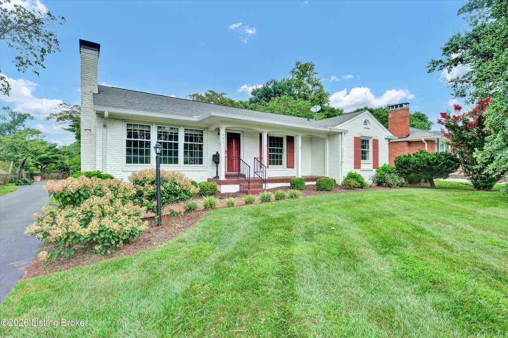 Photo of 6901 Greenlawn Rd, Louisville, KY 40222 (MLS # 1724820)
