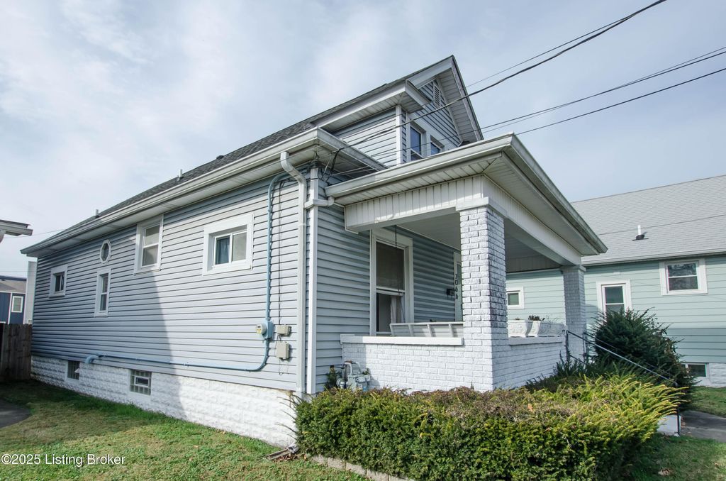 Photo of 2066 S Shelby St, Louisville, KY 40217 (MLS # 1704246)