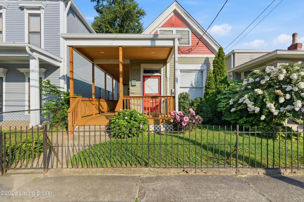 Photo of 218 Pope St, Louisville, KY 40206 (MLS # 1723793)