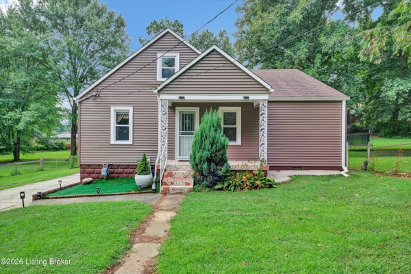 1516 ESKRIDGE LN, LOUISVILLE, KY 40216 - Image 2e68dc3d54f4a581ce74fa7a20f330b4/2075957094