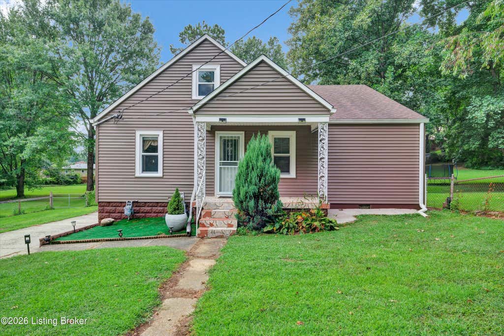 Photo of 1516 Eskridge Ln, Louisville, KY 40216 (MLS # 1726494)