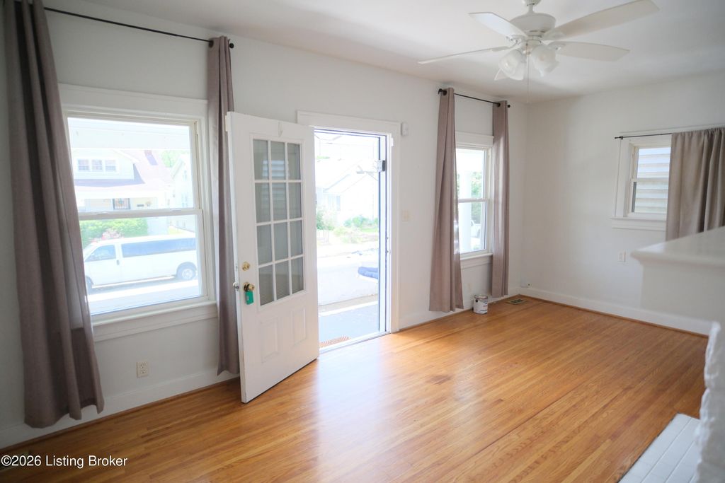 Photo of 1033 Sylvia St, Louisville, KY 40217 (MLS # 1716300)