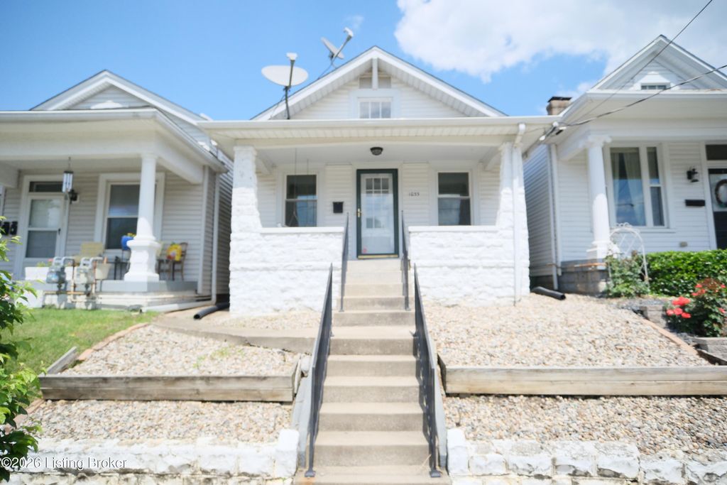 Photo of 1033 Sylvia St, Louisville, KY 40217 (MLS # 1716300)