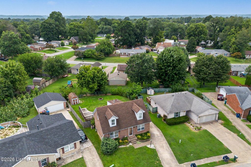 Photo of 3112 Pine Trace Ct, Louisville, KY 40272 (MLS # 1724041)