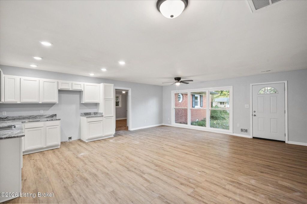 Photo of 4321 Dohn Ave, Louisville, KY 40216 (MLS # 1716935)