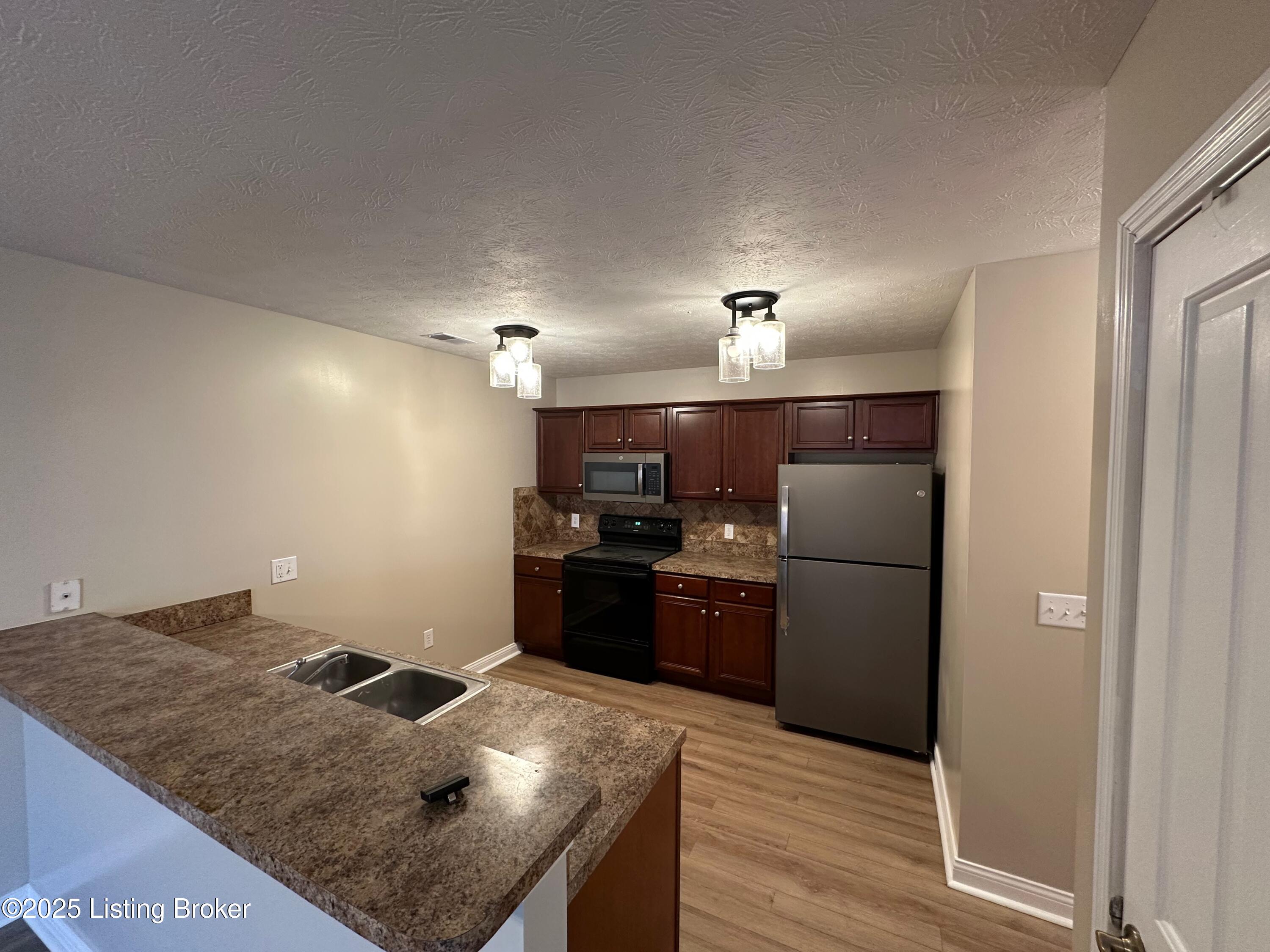 3923 Hillcross Dr, Louisville, Kentucky image 7