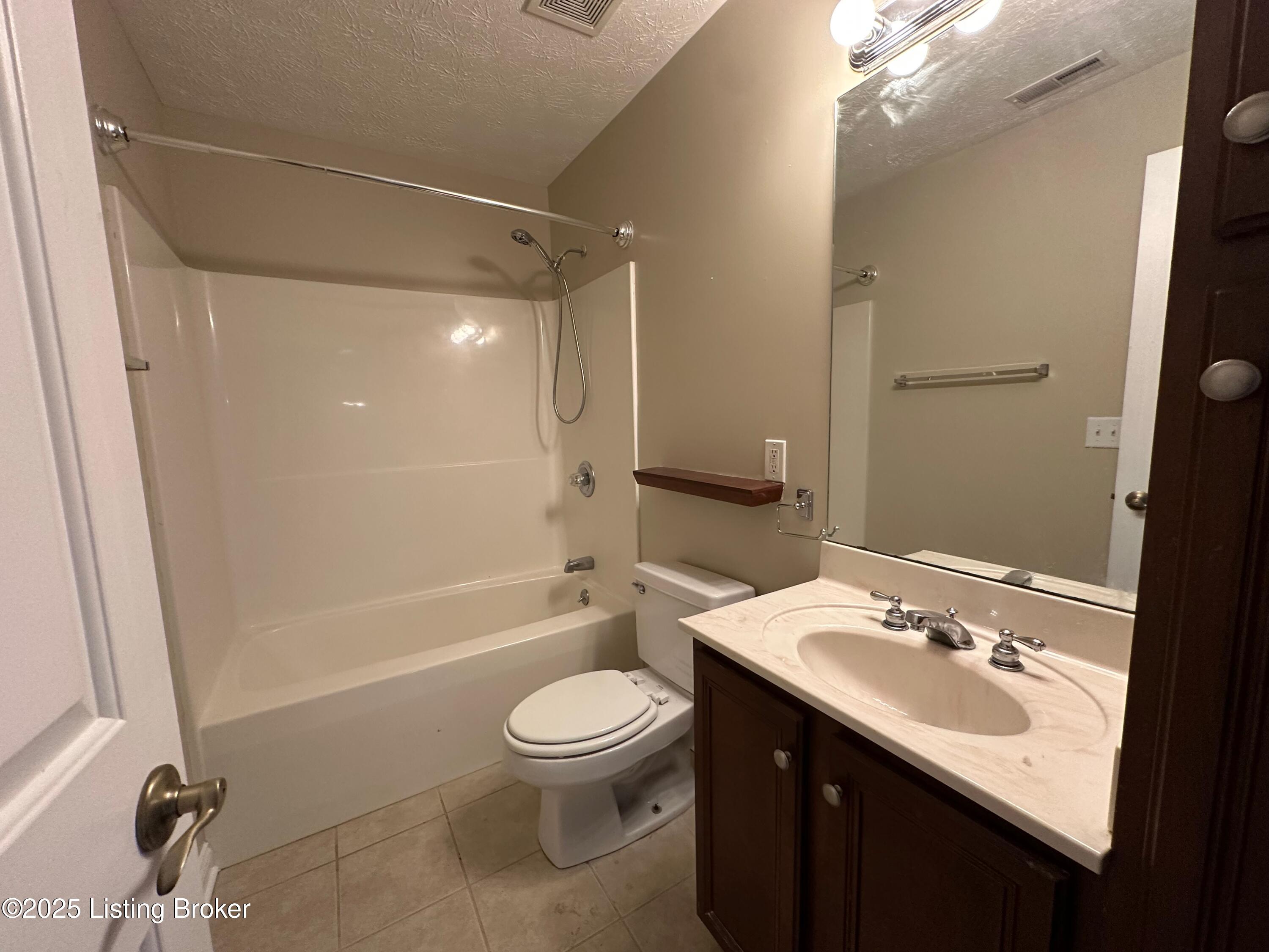 3923 Hillcross Dr, Louisville, Kentucky image 13