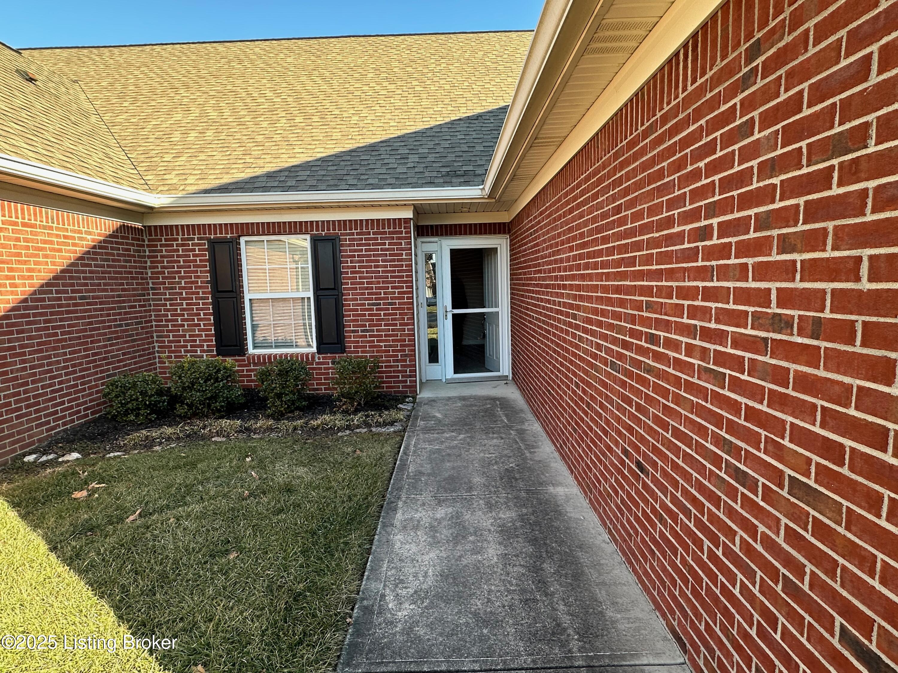 3923 Hillcross Dr, Louisville, Kentucky image 2