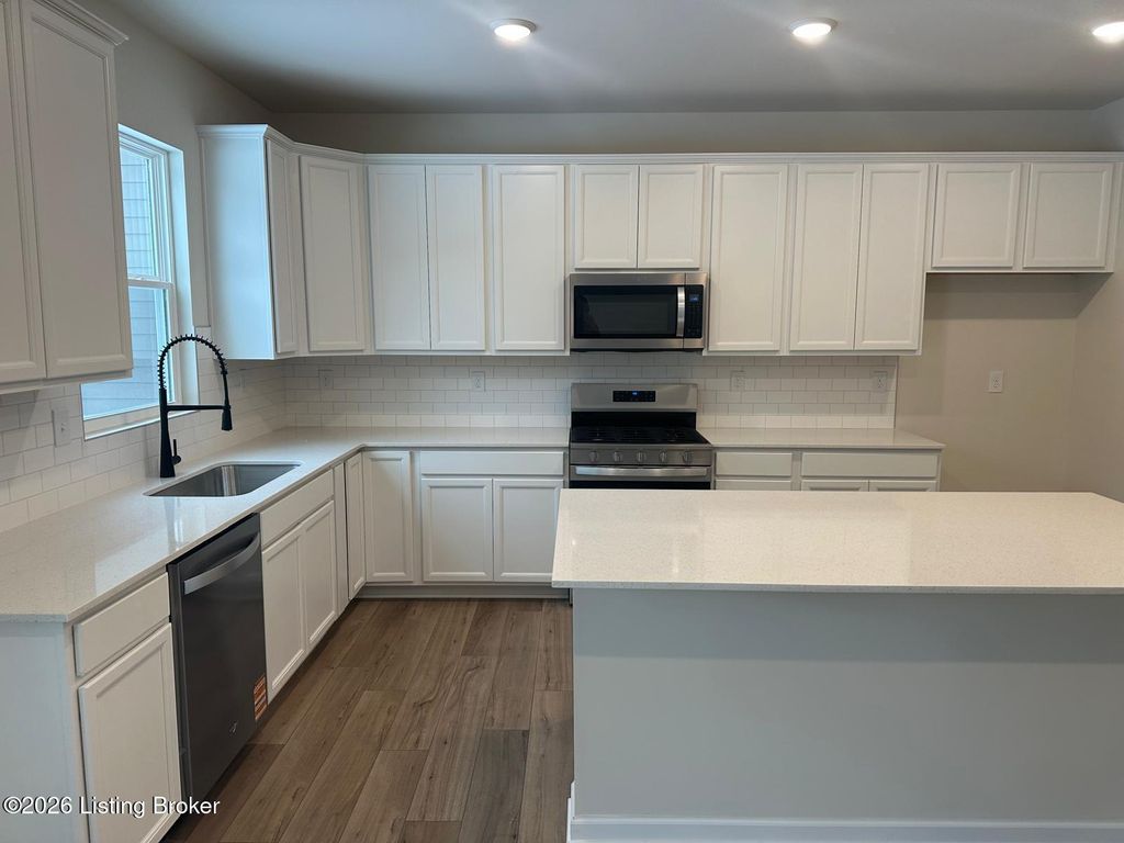 Photo of 16906 Aiken Ridge Cir, Louisville, KY 40245 (MLS # 1708607)