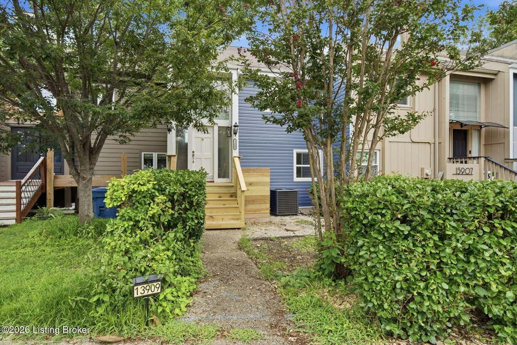Photo of 13909 Harbour Pl, Prospect, KY 40059 (MLS # 1726980)