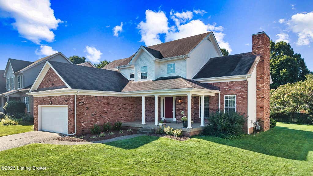 Photo of 8913 Fox Chase Pl, Louisville, KY 40228 (MLS # 1725498)