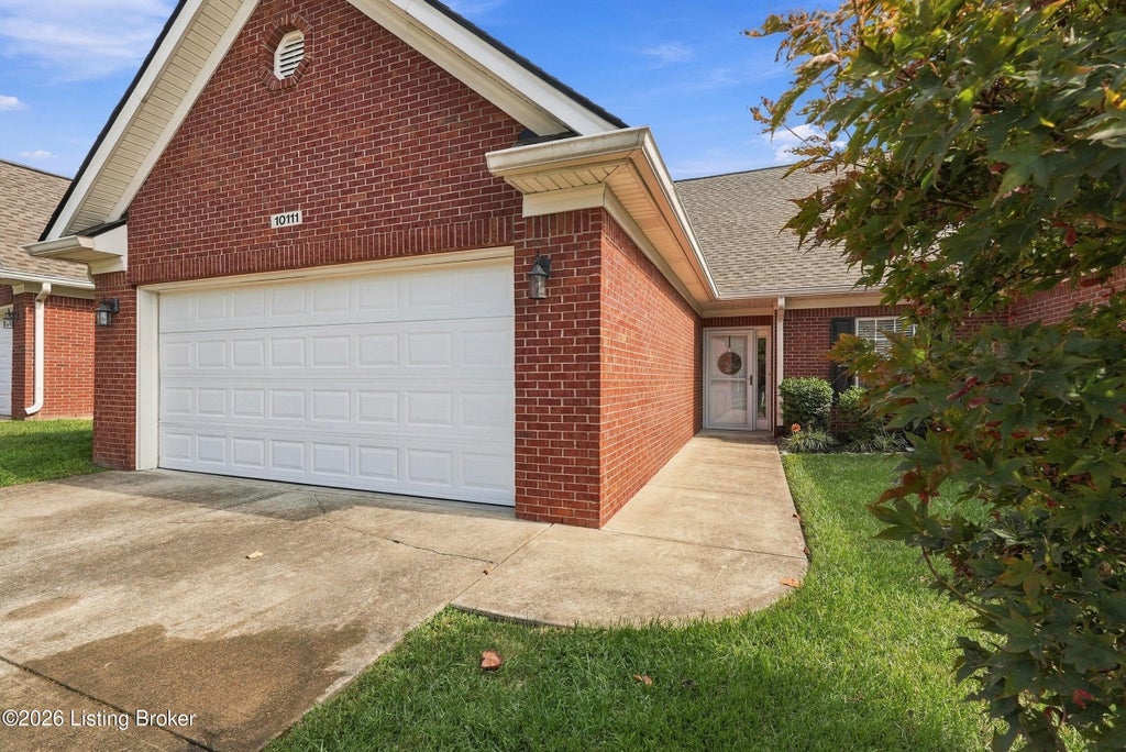 Photo of 10111 Autumn Gardens Way, Louisville, KY 40229 (MLS # 1731718)