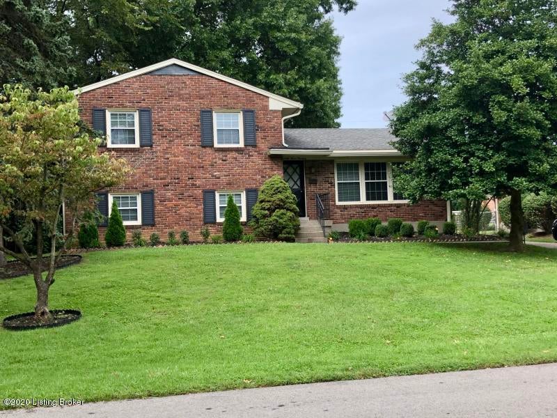 Photo of 7319 Keisler Way, Louisville, KY 40222 (MLS # 1722946)