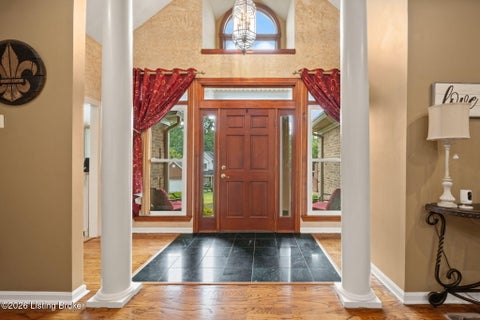 Tiny photo for 9109 Hi View Ln, Louisville, KY 40272 (MLS # 1728825)
